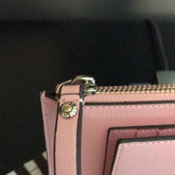 NWOT Henri Bendel wristlet/wallet Never used - Picture 3 of 6